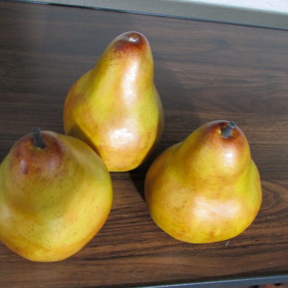 Beautiful large vintage faux pears - Picture 2 of 3